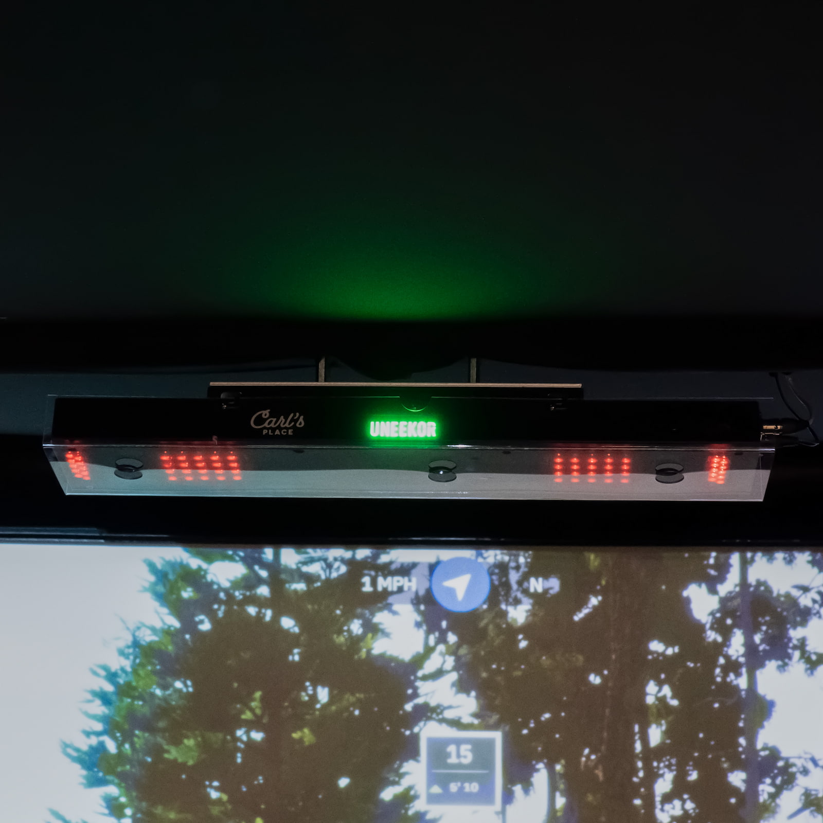 Uneekor EYE XO2 in golf simulator